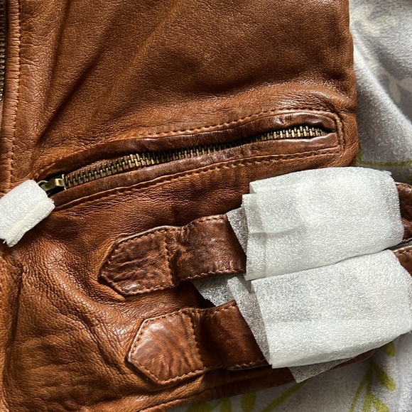 I have never worn this jacket. I don’t like wearingg leather jacket. - Picture 6 of 8